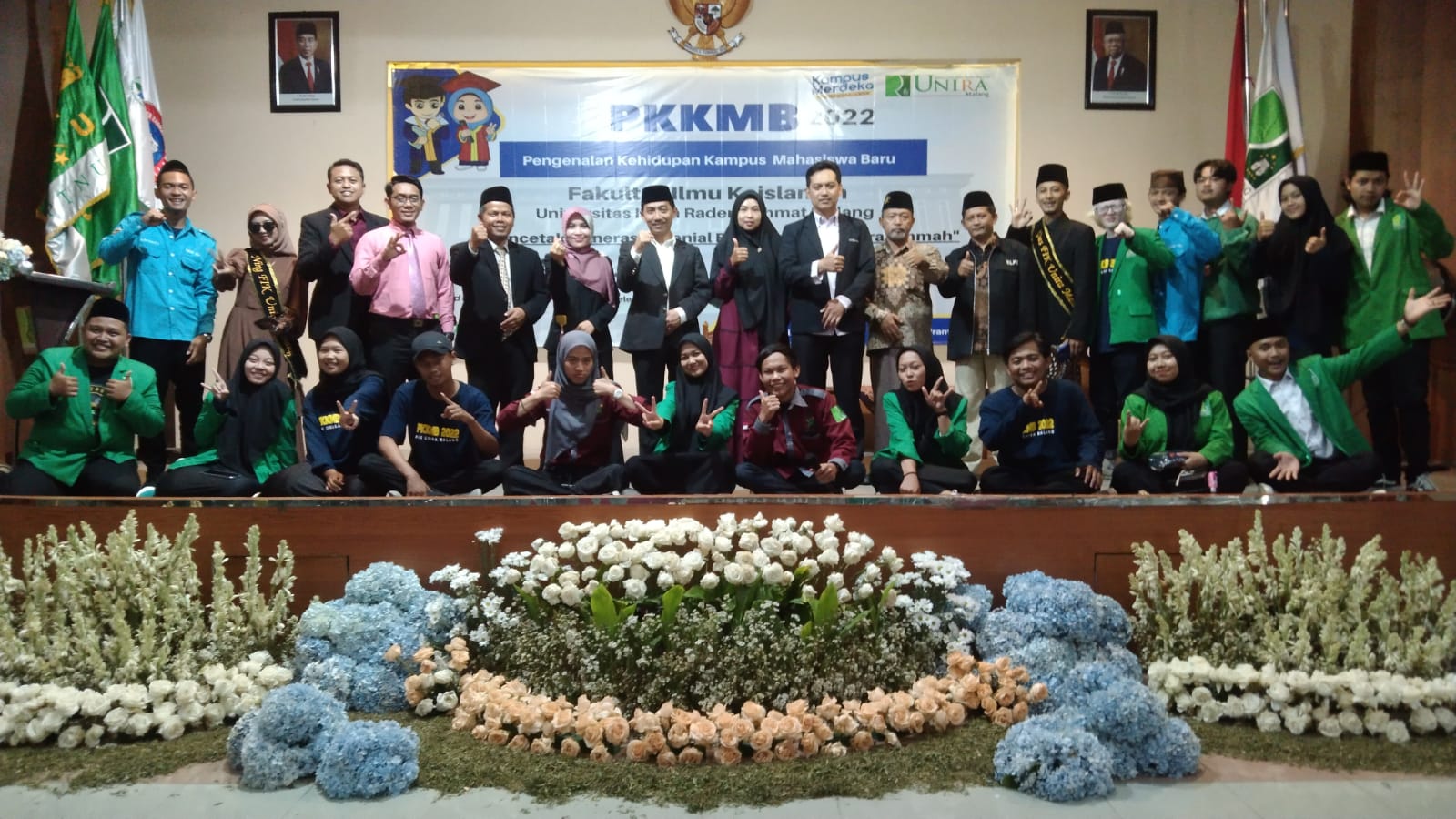 Foto bersama Jajaran Fakultas Ilmu Keislaman dan panitia PKKMB 2022