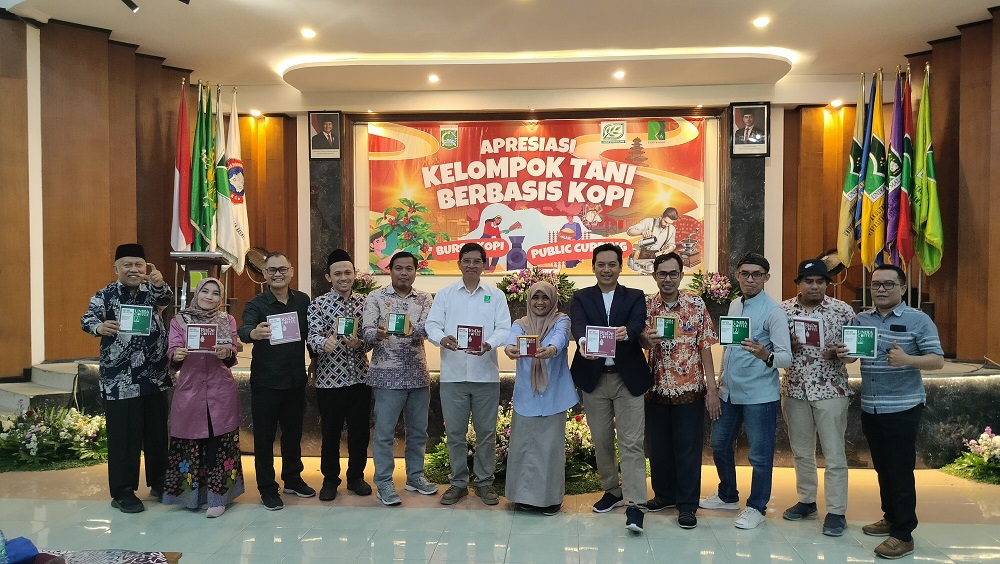 Unira Malang Jadi Tuan Rumah Apresiasi Kelompok Tani Kopi, Hadirkan Coffee Traveler dari Jerman